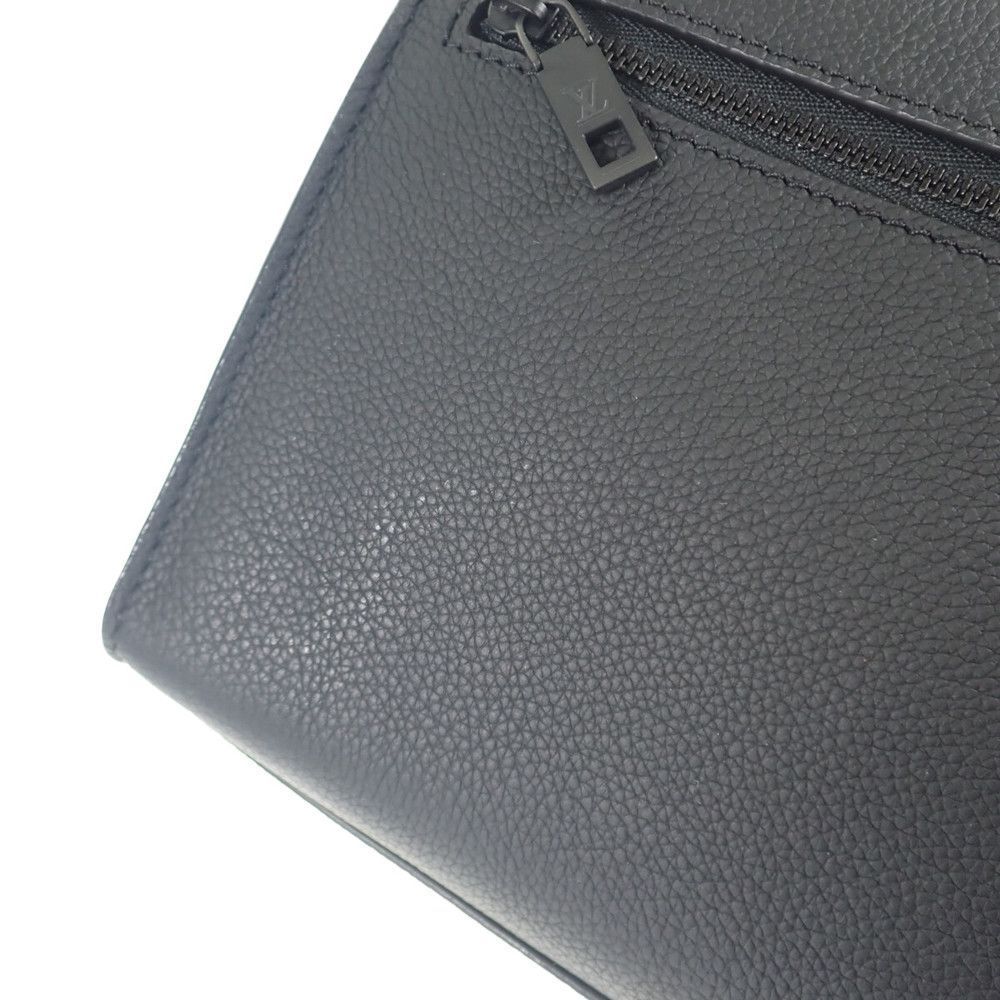 Louis Vuitton My LockMe BB Monochrome Shoulder Bag Calfskin Black - Picture 7 of 8